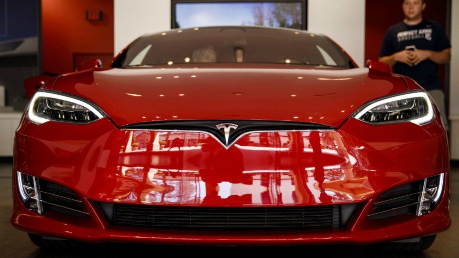 How To Control Your Tesla With An Apple Watch