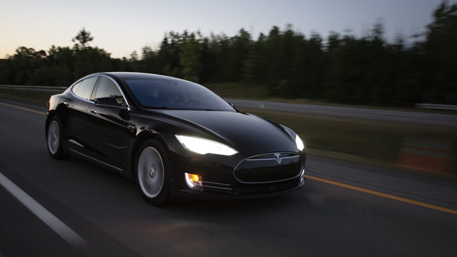 Tesla’s Lunar Silver Model S and X Sell Out as Production Winds Down