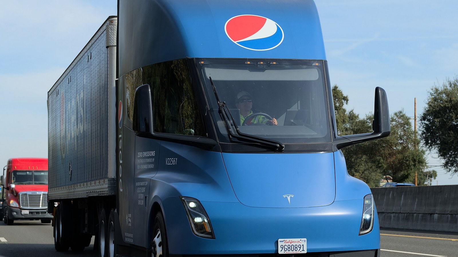CARB Filing Reveals Tesla Semi Battery Specs: 822 kWh Long Range, 548 kWh Standard Range