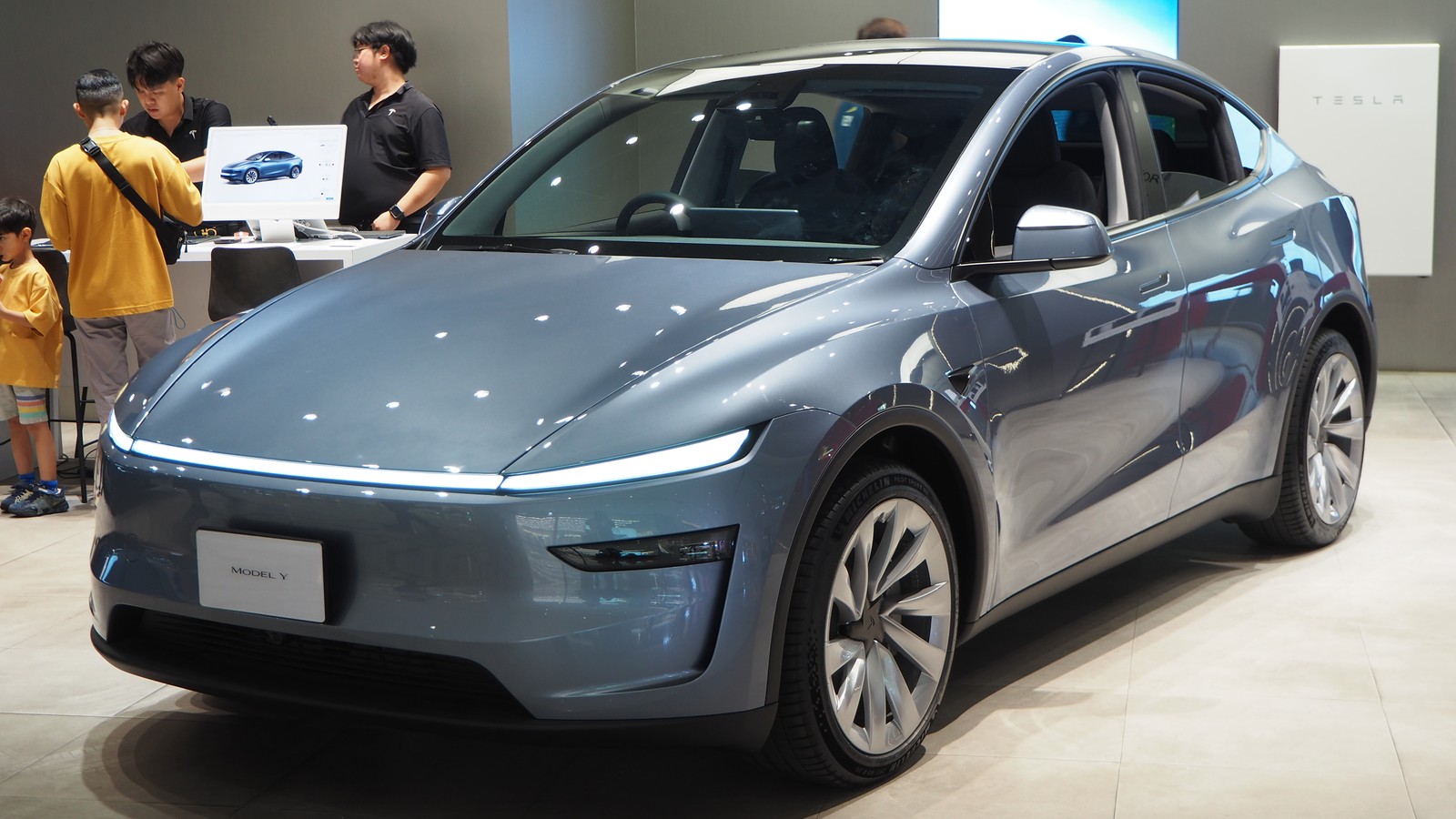 Tesla FSD Drives 6,051 km Across Canada With Zero Interventions