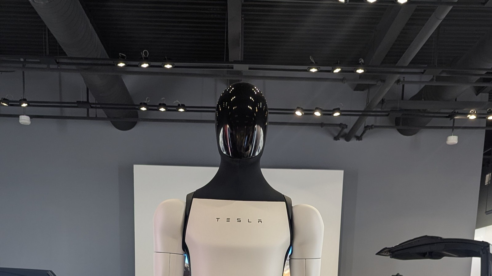 Tesla Filed a Patent for the Optimus V3 Hand, Then Elon Musk Said It ‘Didn’t Actually Work’