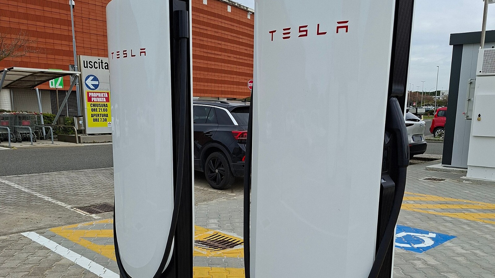 Tesla Quiets a San Francisco Supercharger With a Software Update
