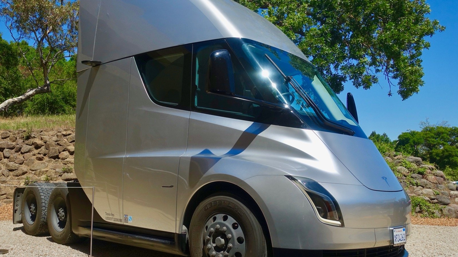 A Refreshed Tesla Semi Just Rolled Through Fremont Bristling With Autonomy Gear