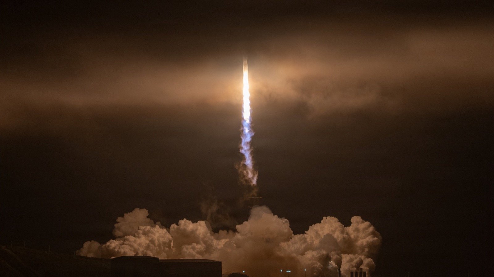 SpaceX Sends 81 Payloads to Orbit on a Single Midnight Falcon 9