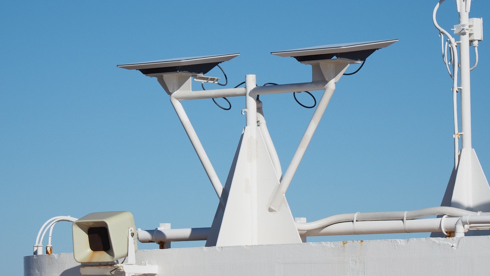 Starlink V5 Cuts the Dish Down to Size While Keeping 375+ Mbps on Tap