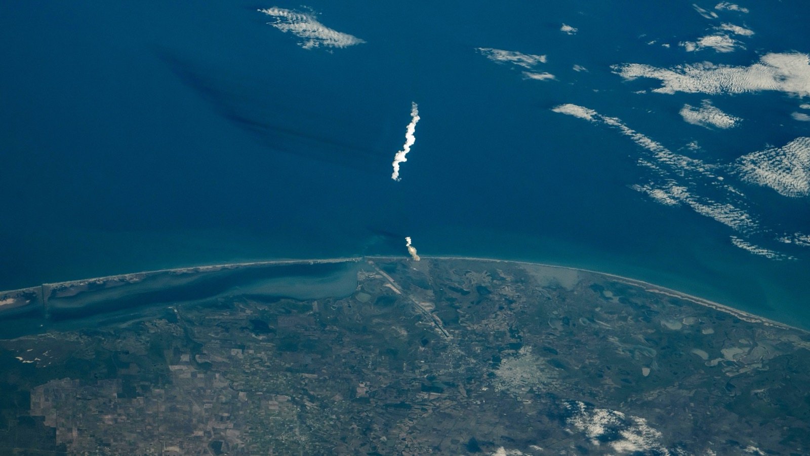 SpaceX Pulls Two Raptors After Starship’s Last-Second Launch Abort