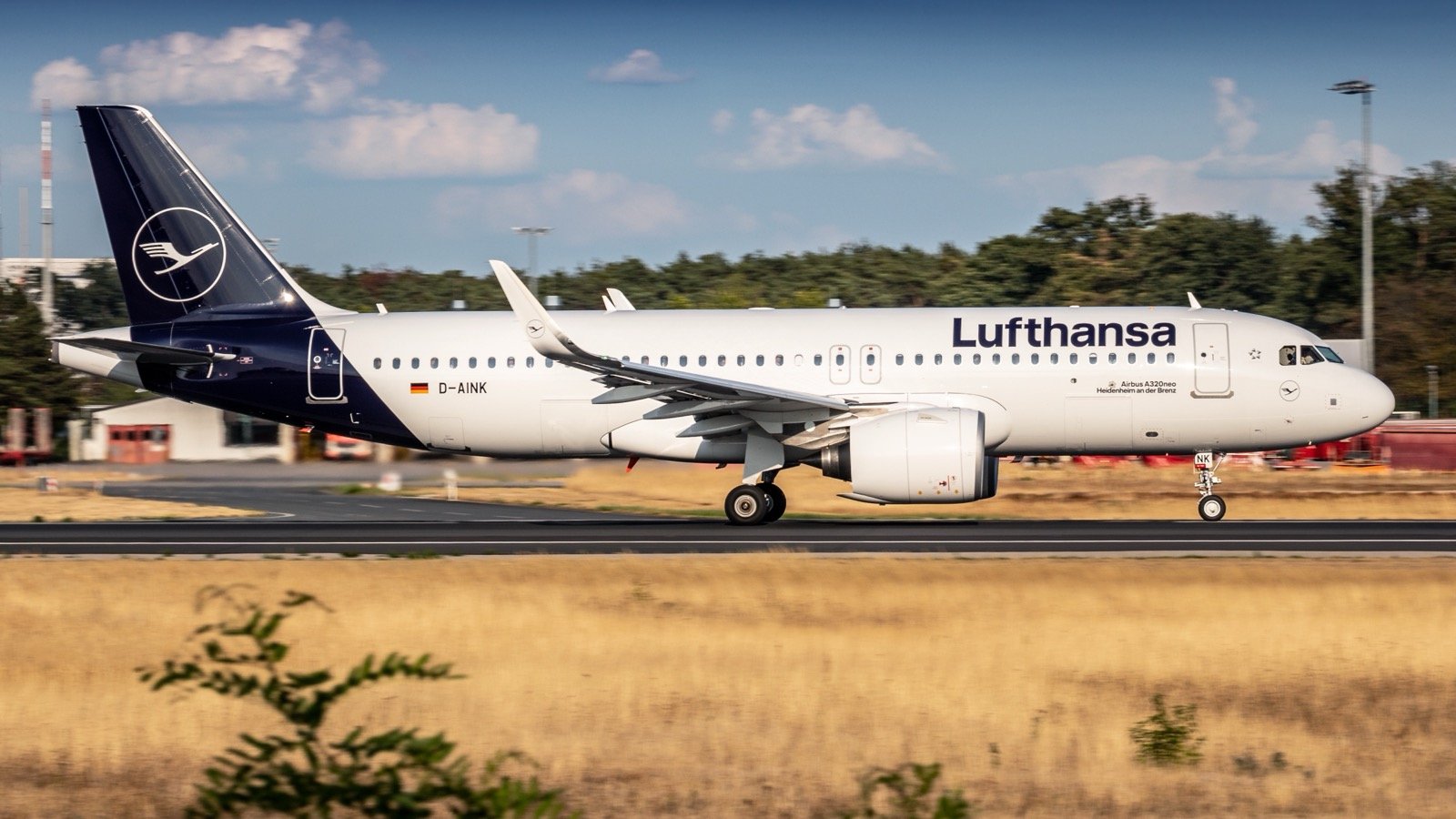 Lufthansa’s First Starlink Jet Is Now Flying—and an 850-Aircraft Rollout Has Begun