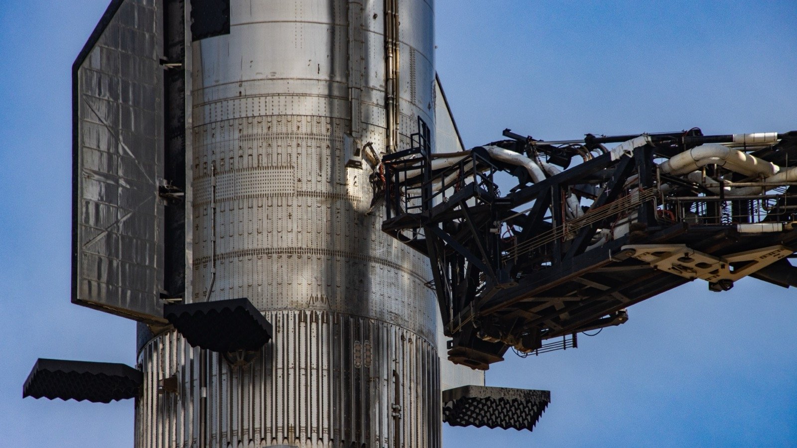 SpaceX Fires All 33 Engines on Booster 21 as Starship Flight 14 Moves Closer