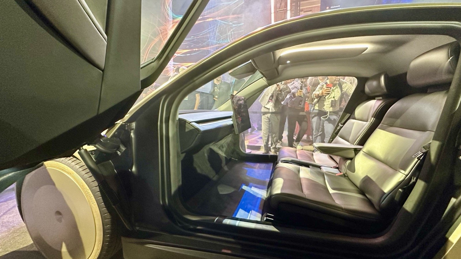 Tesla Cybercab Passenger Finds a Hidden Virtual Joystick on the Touchscreen