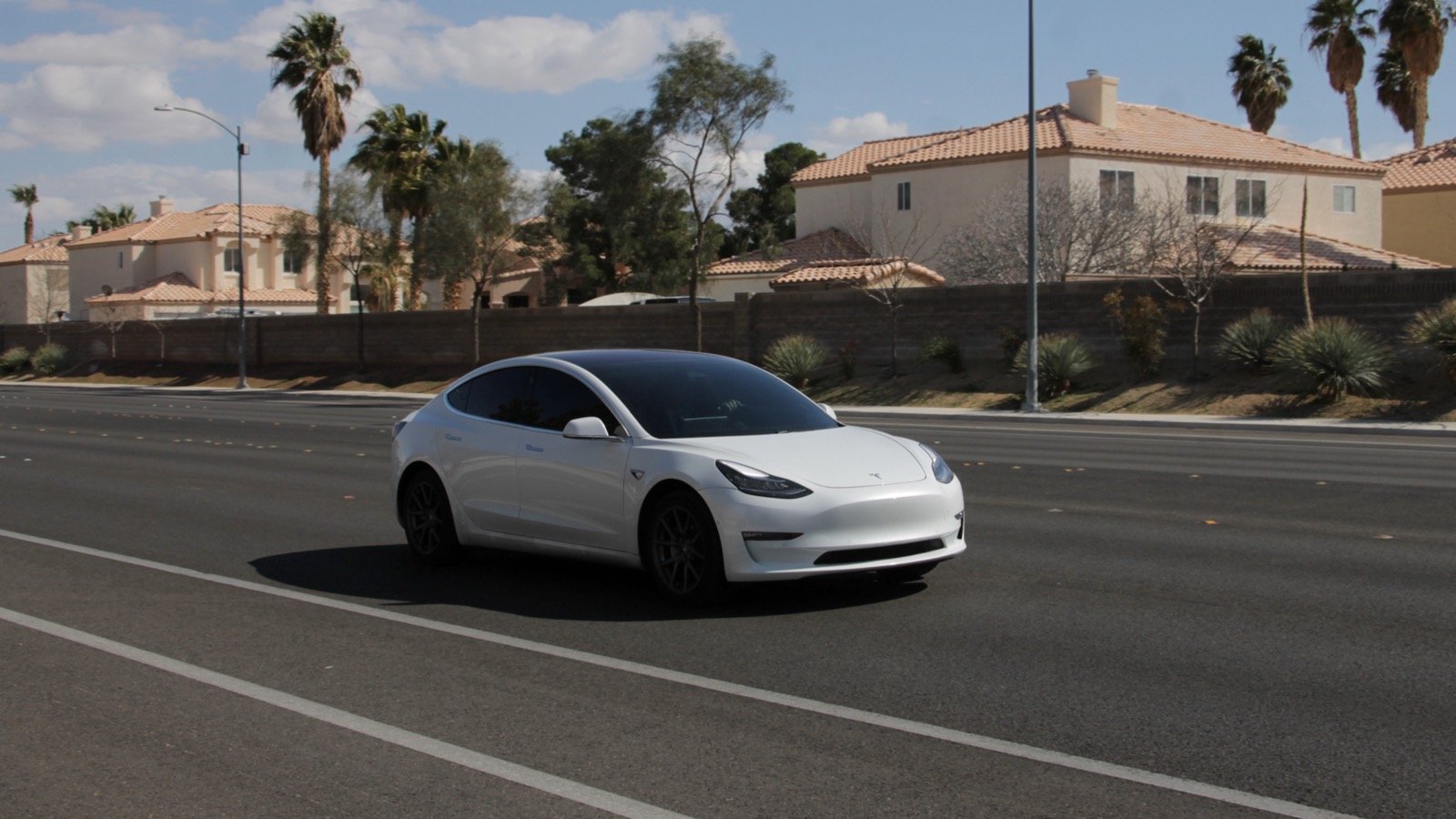 Tesla FSD 14.3.9 Can Take Control During Manual Driving to Avoid a Crash