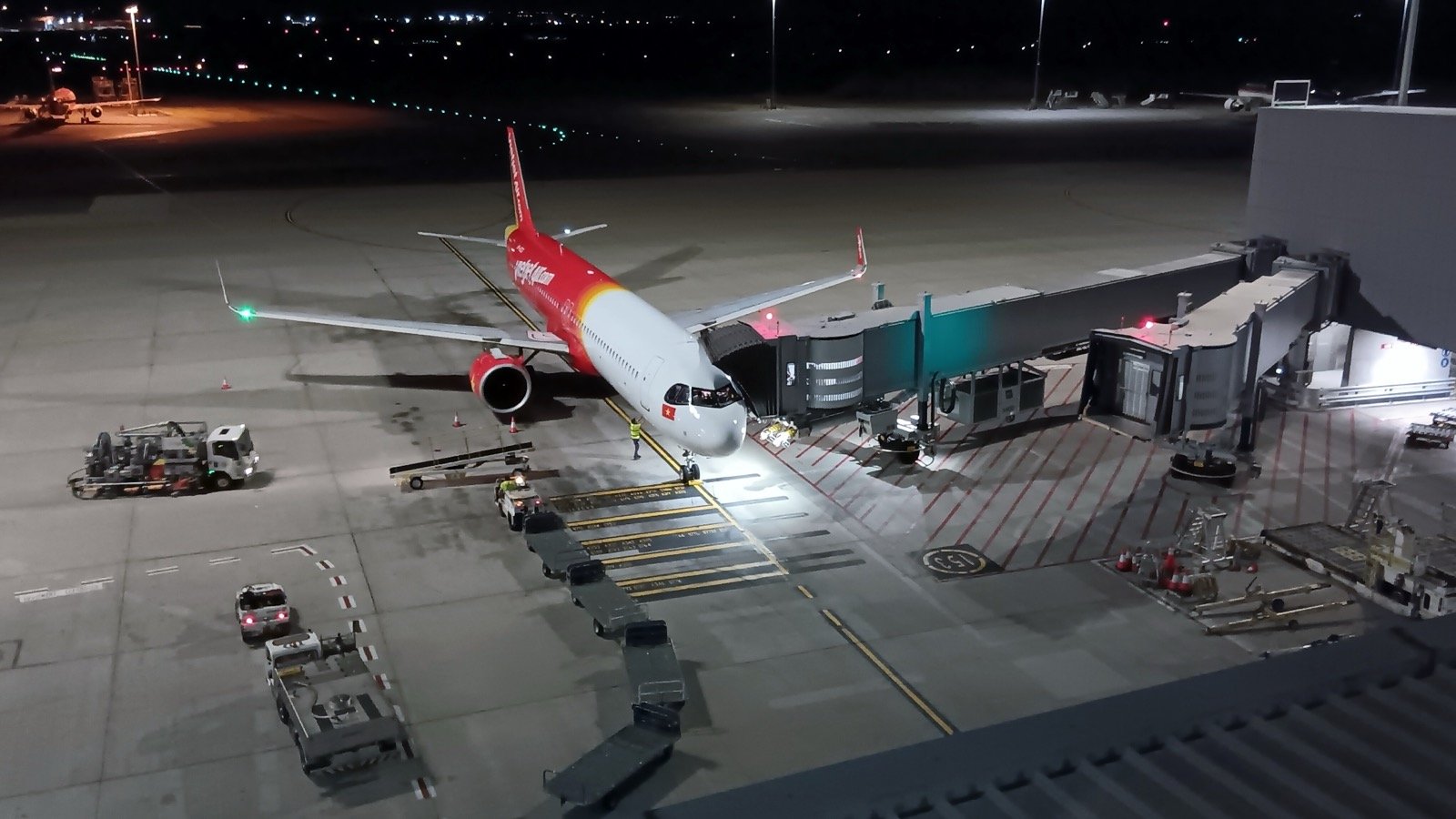 Starlink Is Coming to Vietjet’s 120-Aircraft Fleet With Gate-to-Gate Wi-Fi