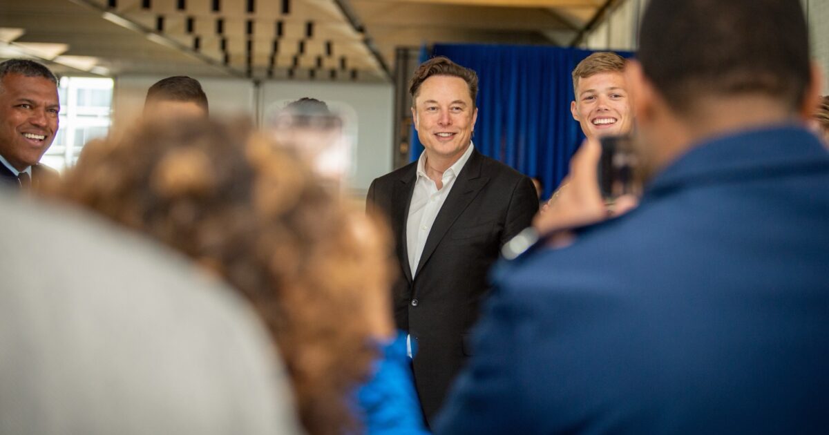 Official U.S. Air Force photo of Elon Musk speaking with Air Force Academy cadets